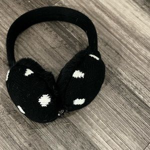 Black earmuffs with build in headphones